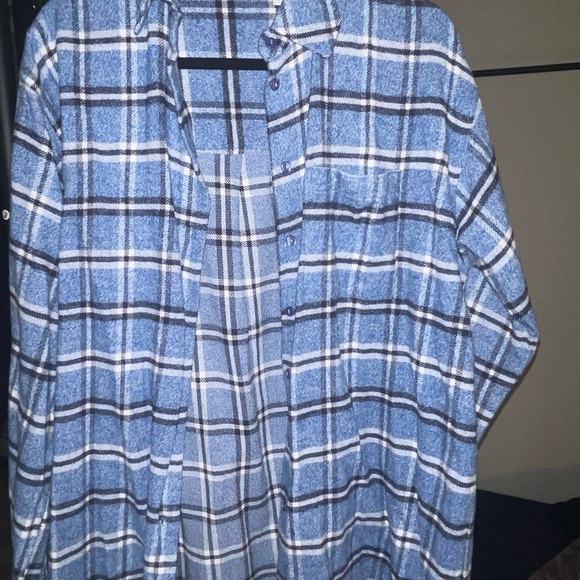Oversized shacket with dip hem pocket in navy and blue check. - Picture 2 of 6